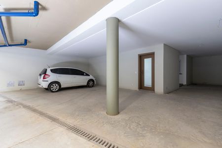 Casa de condomínio à venda com 410m², 4 quartos e 4 vagas Casa de condomínio à venda com 410m², 4 quartos e 4 vagasVaga de garagem