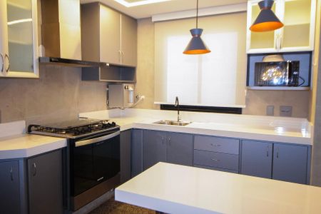 Apartamento à venda com 282m², 4 quartos e 3 vagas Apartamento à venda com 282m², 4 quartos e 3 vagasCozinha