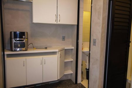 Apartamento à venda com 282m², 4 quartos e 3 vagas Apartamento à venda com 282m², 4 quartos e 3 vagasÁrea de Serviço