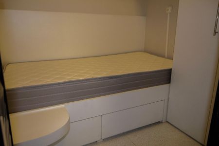 Apartamento à venda com 282m², 4 quartos e 3 vagas Apartamento à venda com 282m², 4 quartos e 3 vagasQuarto de Serviço