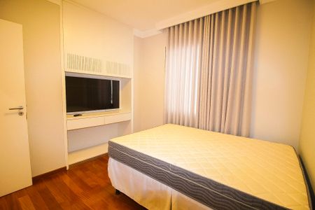 Apartamento à venda com 282m², 4 quartos e 3 vagas Apartamento à venda com 282m², 4 quartos e 3 vagasQuarto 01