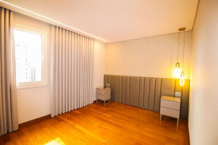 Apartamento à venda com 282m², 4 quartos e 3 vagas Apartamento à venda com 282m², 4 quartos e 3 vagasQuarto 04 -Suite