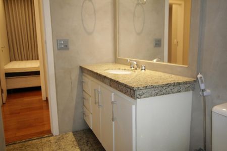 Apartamento à venda com 282m², 4 quartos e 3 vagas Apartamento à venda com 282m², 4 quartos e 3 vagasBanheiro Social