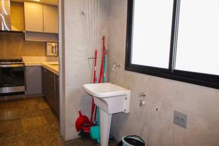 Apartamento à venda com 282m², 4 quartos e 3 vagas Apartamento à venda com 282m², 4 quartos e 3 vagasÁrea de Serviço