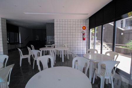 Apartamento à venda com 282m², 4 quartos e 3 vagas Apartamento à venda com 282m², 4 quartos e 3 vagasÁrea comum - Salão de festas
