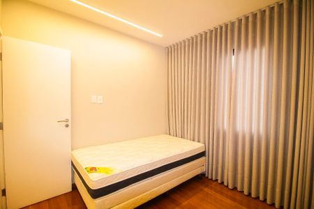 Apartamento à venda com 282m², 4 quartos e 3 vagas Apartamento à venda com 282m², 4 quartos e 3 vagasQuarto 03