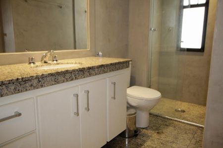 Apartamento à venda com 282m², 4 quartos e 3 vagas Apartamento à venda com 282m², 4 quartos e 3 vagasBanheiro Social