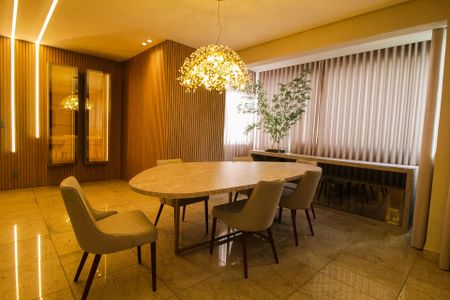 Apartamento à venda com 282m², 4 quartos e 3 vagas Apartamento à venda com 282m², 4 quartos e 3 vagasSala de Estar/ Jantar