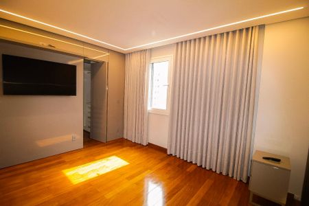 Apartamento à venda com 282m², 4 quartos e 3 vagas Apartamento à venda com 282m², 4 quartos e 3 vagasQuarto 04 -Suite