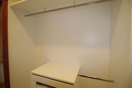 Apartamento à venda com 282m², 4 quartos e 3 vagas Apartamento à venda com 282m², 4 quartos e 3 vagasCloset da Suite