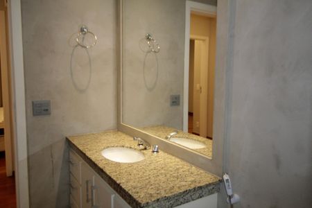 Apartamento à venda com 282m², 4 quartos e 3 vagas Apartamento à venda com 282m², 4 quartos e 3 vagasBanheiro Social