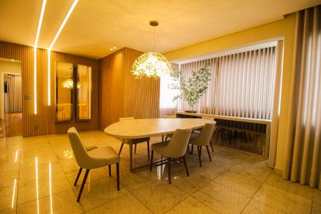 Apartamento à venda com 282m², 4 quartos e 3 vagas Apartamento à venda com 282m², 4 quartos e 3 vagasSala de Estar/ Jantar