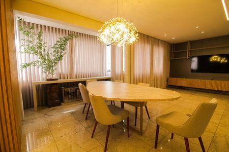 Apartamento à venda com 282m², 4 quartos e 3 vagas Apartamento à venda com 282m², 4 quartos e 3 vagasSala de Estar/ Jantar