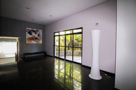 Apartamento à venda com 282m², 4 quartos e 3 vagas Apartamento à venda com 282m², 4 quartos e 3 vagasÁrea comum - Hall de entrada