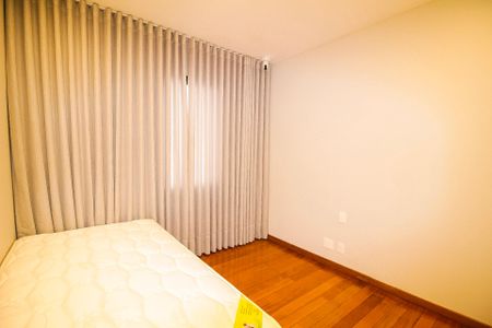 Apartamento à venda com 282m², 4 quartos e 3 vagas Apartamento à venda com 282m², 4 quartos e 3 vagasQuarto 04 -Suite
