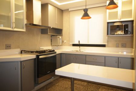 Apartamento à venda com 282m², 4 quartos e 3 vagas Apartamento à venda com 282m², 4 quartos e 3 vagasCozinha