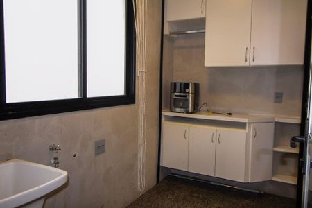 Apartamento à venda com 282m², 4 quartos e 3 vagas Apartamento à venda com 282m², 4 quartos e 3 vagasÁrea de Serviço