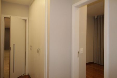 Apartamento à venda com 282m², 4 quartos e 3 vagas Apartamento à venda com 282m², 4 quartos e 3 vagasCorredor