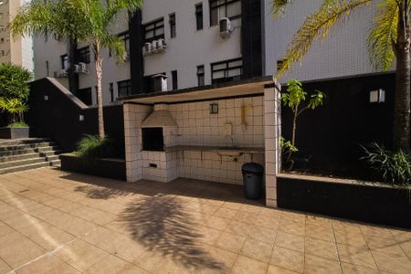 Apartamento à venda com 282m², 4 quartos e 3 vagas Apartamento à venda com 282m², 4 quartos e 3 vagasÁrea comum - Churrasqueira