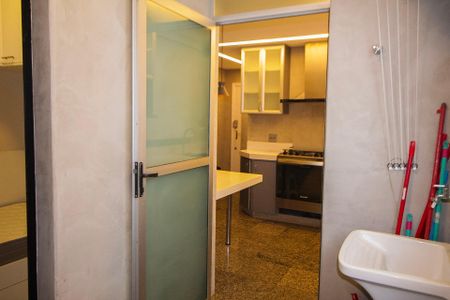 Apartamento à venda com 282m², 4 quartos e 3 vagas Apartamento à venda com 282m², 4 quartos e 3 vagasÁrea de Serviço