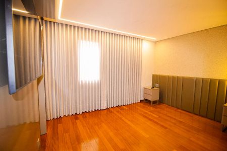 Apartamento à venda com 282m², 4 quartos e 3 vagas Apartamento à venda com 282m², 4 quartos e 3 vagasQuarto 04 -Suite
