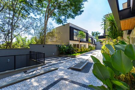 Casa à venda com 408m², 4 quartos e 4 vagas Casa à venda com 408m², 4 quartos e 4 vagasÁrea comum