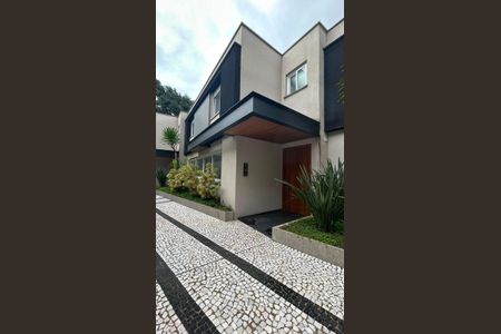 Casa à venda com 408m², 4 quartos e 4 vagas Casa à venda com 408m², 4 quartos e 4 vagasFachada