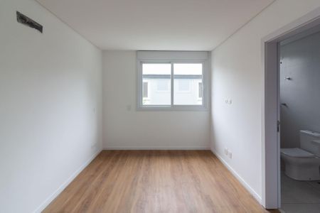 Casa à venda com 408m², 4 quartos e 4 vagas Casa à venda com 408m², 4 quartos e 4 vagasQuarto 3 - Suíte 3