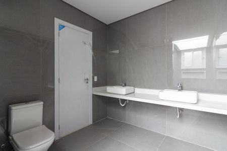 Casa à venda com 408m², 4 quartos e 4 vagas Casa à venda com 408m², 4 quartos e 4 vagasBanheiro Suíte 1