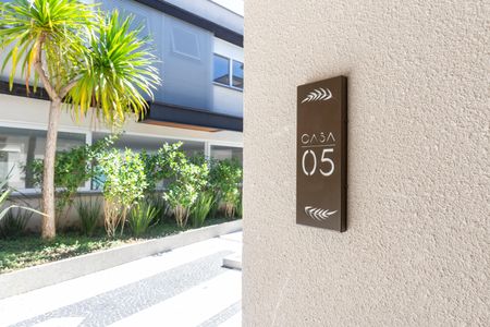 Casa à venda com 408m², 4 quartos e 4 vagas Casa à venda com 408m², 4 quartos e 4 vagasFachada