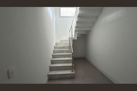 Casa à venda com 408m², 4 quartos e 4 vagas Casa à venda com 408m², 4 quartos e 4 vagasHall de distribuição