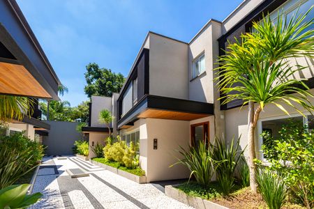 Casa à venda com 408m², 4 quartos e 4 vagas Casa à venda com 408m², 4 quartos e 4 vagasÁrea comum