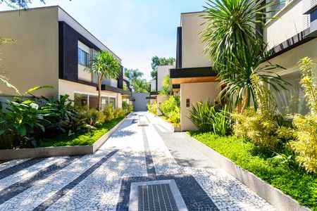 Casa à venda com 408m², 4 quartos e 4 vagas Casa à venda com 408m², 4 quartos e 4 vagasÁrea comum