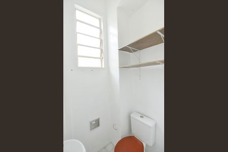 Apartamento à venda com 75m², 2 quartos e sem vaga Apartamento à venda com 75m², 2 quartos e sem vagaBanheiro de serviço
