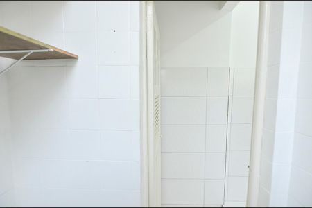 Apartamento à venda com 75m², 2 quartos e sem vaga Apartamento à venda com 75m², 2 quartos e sem vagaBanheiro de serviço