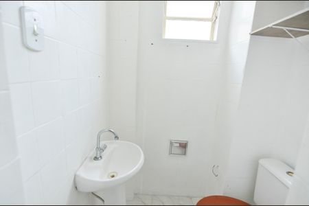 Apartamento à venda com 75m², 2 quartos e sem vaga Apartamento à venda com 75m², 2 quartos e sem vagaBanheiro de serviço