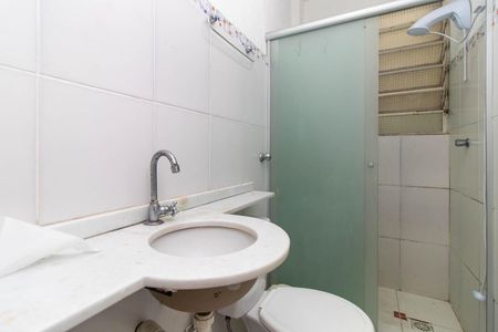 Banheiro de apartamento à venda com 1 quarto, 39m² em Santana, Porto Alegre