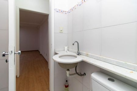 Banheiro de apartamento à venda com 1 quarto, 39m² em Santana, Porto Alegre