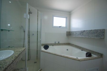 Apartamento para alugar com 142m², 4 quartos e 3 vagas Apartamento para alugar com 142m², 4 quartos e 3 vagasBanheiro da Suíte 1