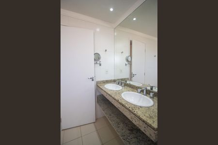 Banheiro da Suíte 1 de apartamento para alugar com 4 quartos, 142m² em Jardim Paulistano, Sorocaba