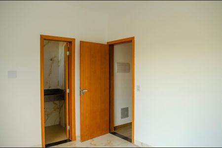 Casa à venda com 87m², 3 quartos e 2 vagas Casa à venda com 87m², 3 quartos e 2 vagasSuíte