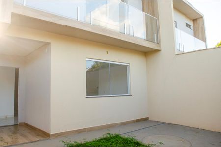 Casa à venda com 87m², 3 quartos e 2 vagas Casa à venda com 87m², 3 quartos e 2 vagasÁrea externa