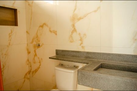 Casa à venda com 87m², 3 quartos e 2 vagas Casa à venda com 87m², 3 quartos e 2 vagasSuíte Banheiro