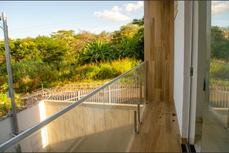 Casa à venda com 87m², 3 quartos e 2 vagas Casa à venda com 87m², 3 quartos e 2 vagasSuíte Varanda
