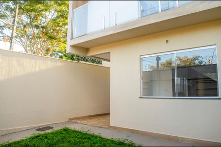 Casa à venda com 87m², 3 quartos e 2 vagas Casa à venda com 87m², 3 quartos e 2 vagasÁrea externa