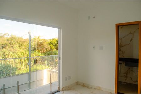 Casa à venda com 87m², 3 quartos e 2 vagas Casa à venda com 87m², 3 quartos e 2 vagasSuíte