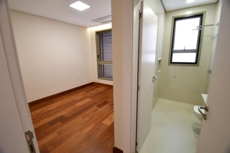Apartamento à venda com 257m², 3 quartos e 5 vagasBanheiro Suíte