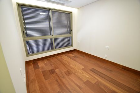 Apartamento à venda com 257m², 3 quartos e 5 vagasQuarto 2 - Suíte
