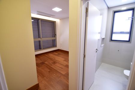 Apartamento à venda com 257m², 3 quartos e 5 vagasQuarto 2 - Suíte