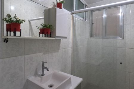 Banheiro de apartamento para alugar com 1 quarto, 40m² em Embaré, Santos